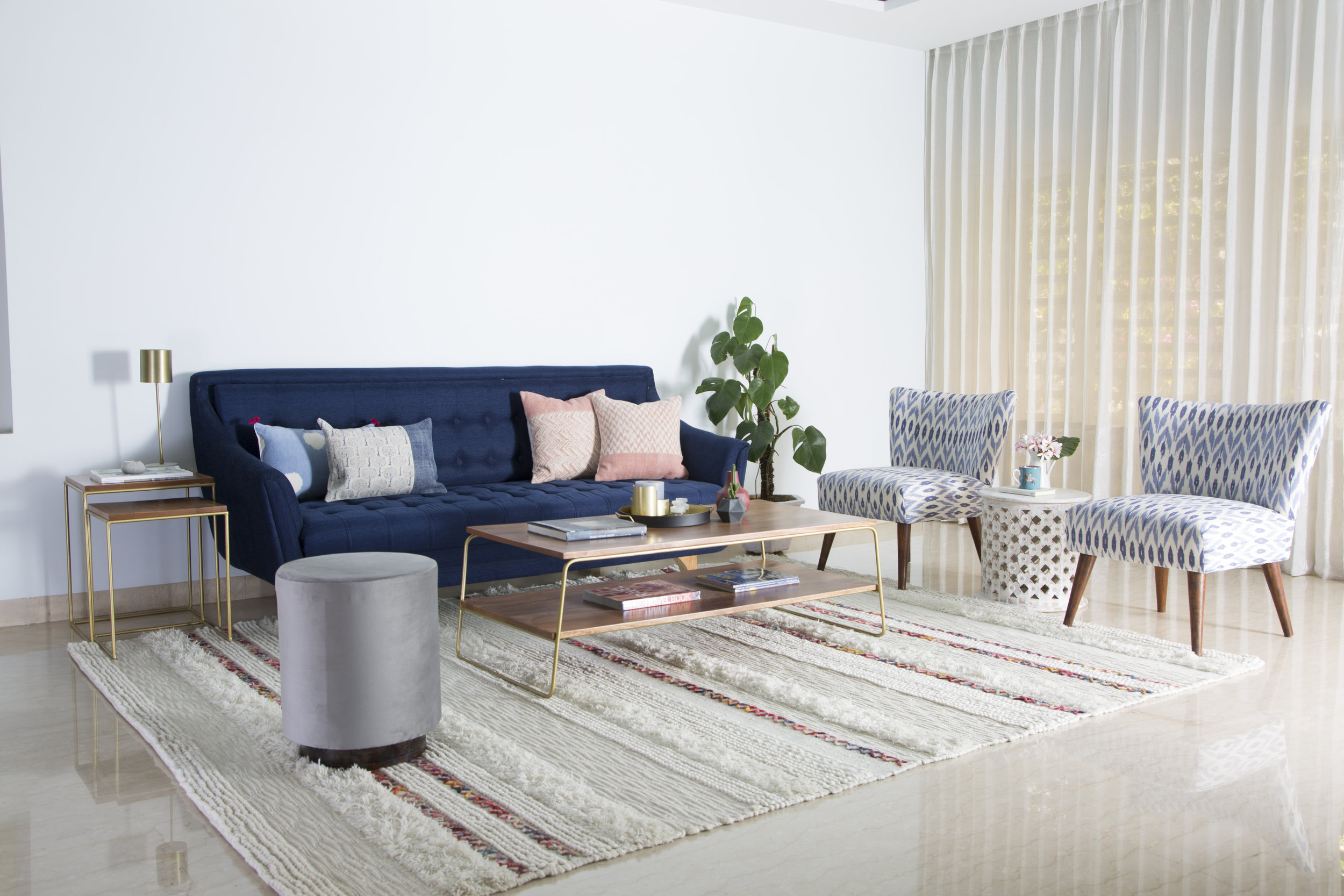 Love the clean look of this living room designed by the wonderful ladies- Nikita & Nitisha of NsquareStudio. One of my favorite home decor stores to visit & shop online. So hop on over to their website to shop their products, if you haven’t already!