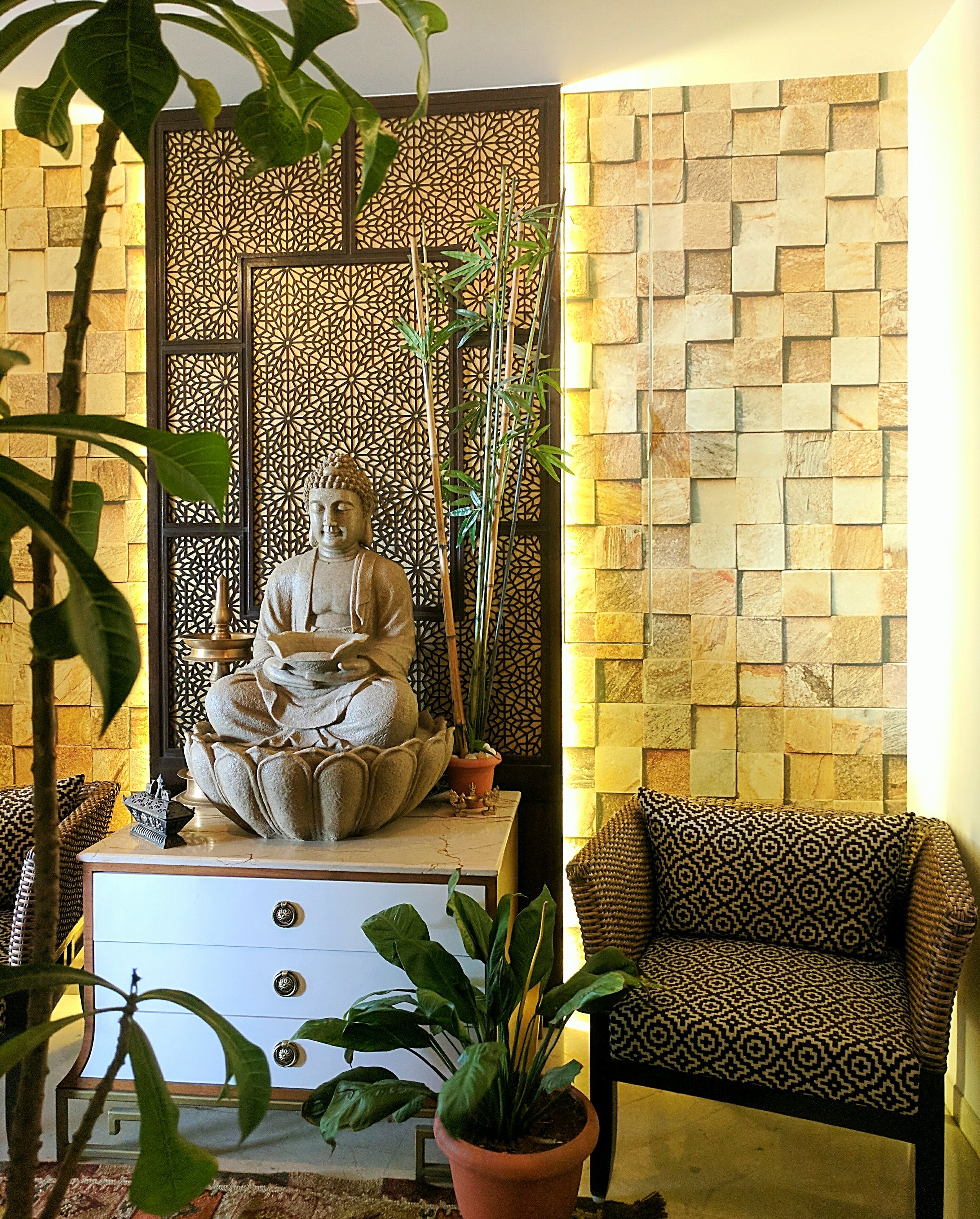 How calming is this entryway?? I definitely feel zen just looking at it! Rittika definitely needs no introduction, she’s a real desi decorista in every sense. Drop by her blog or i nstagram profile , and keep up with all the design advice she puts out there everyday.