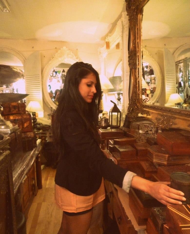  I sadly couldn’t explore Portobello Market this time but here I am sourcing a few antiques for my mother back in University. 
