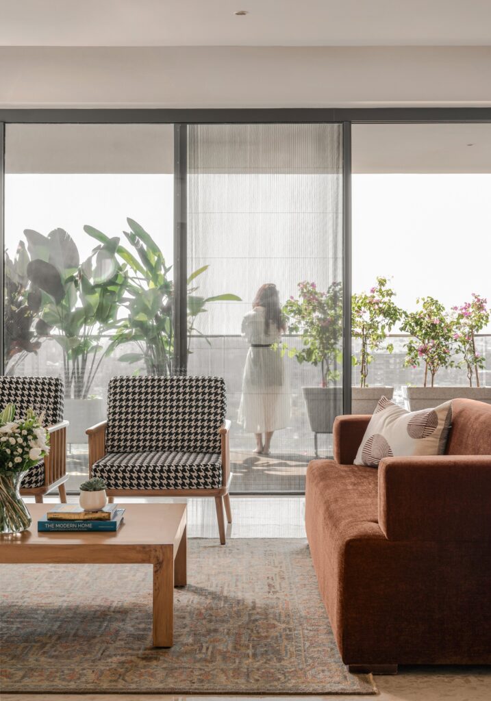 APARTMENT 8-EMBASSY LAKE TERRACES